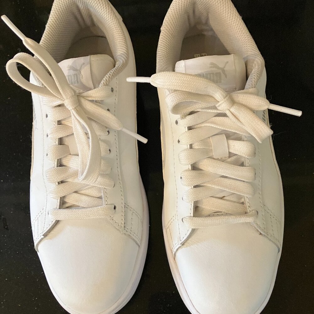 Puma Smash v2 Tennis Sneakers - Like New!